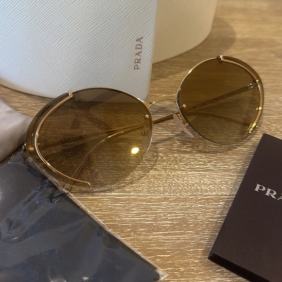 Prada ultravox sunglasses brand new with case - Picture 3 of 3